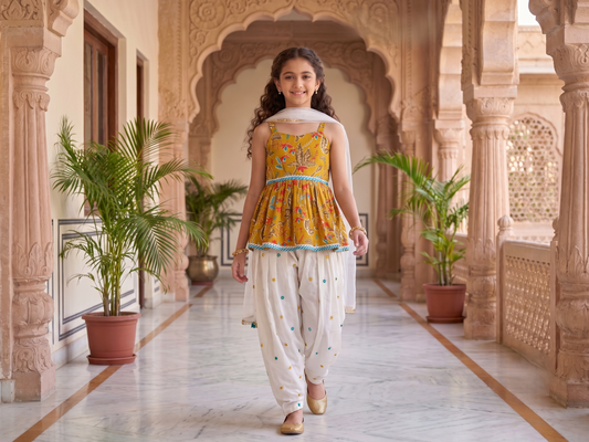 Girls Ethnic Motifs Printed Empire Kurta with Patiala & With Dupatta