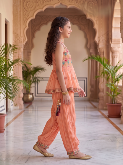 Girls Ethnic Motifs Embroidered Empire Thread Work Kurta Set