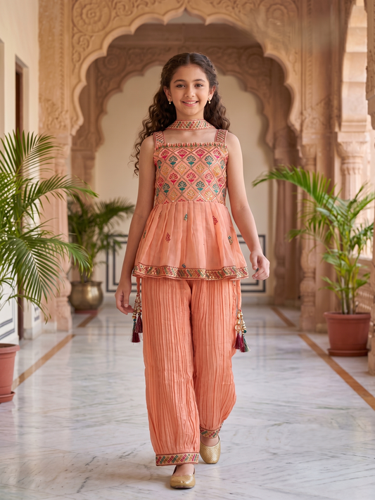 Girls Ethnic Motifs Embroidered Empire Thread Work Kurta Set