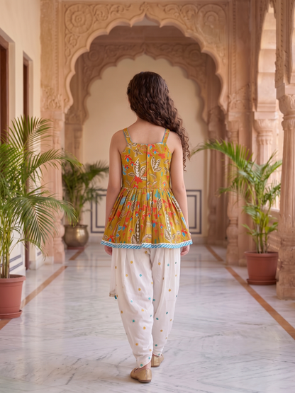 Girls Ethnic Motifs Printed Empire Kurta with Patiala & With Dupatta