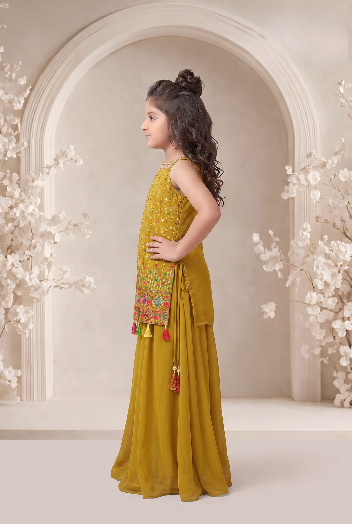 Girls Ethnic Motifs Embroidered Regular Thread Work Kurta with Sharara